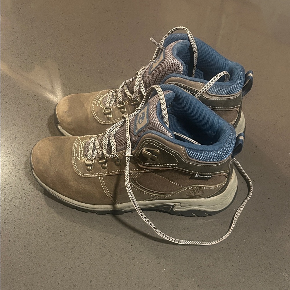 Timberland Brown Lace-Up Women's Hiking Boots with Blue Collar